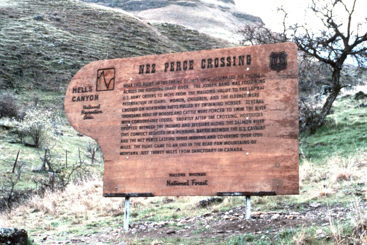 Nez Perce Crossing marker at Dug Bar where the Nez Perce crossed in 1877. Taken by Janie Tippett.
